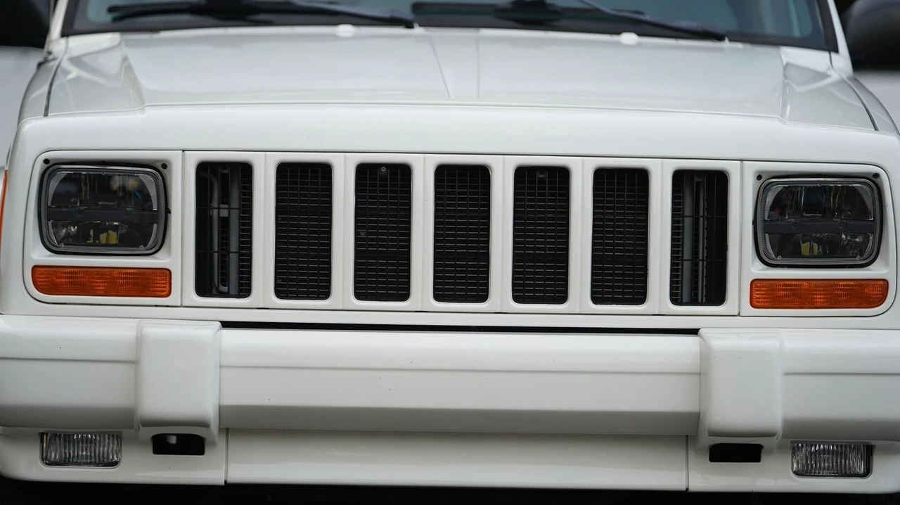 2000 Jeep XJ Cherokee - Image 18 of 22