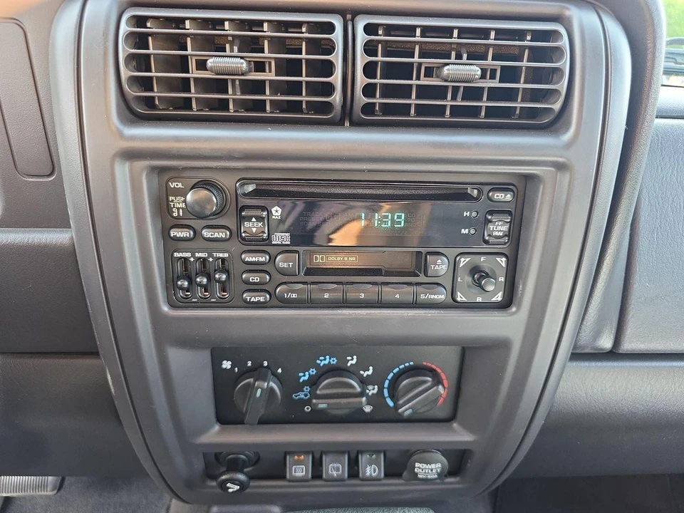 2000 Jeep XJ Cherokee - Image 9 of 31