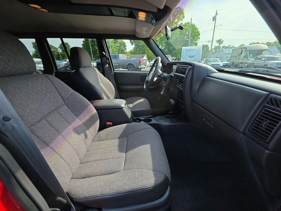 2000 Jeep XJ Cherokee - Image 8 of 31