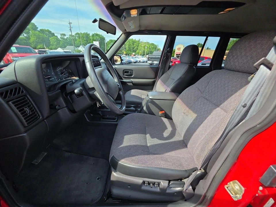 2000 Jeep XJ Cherokee - Image 3 of 31