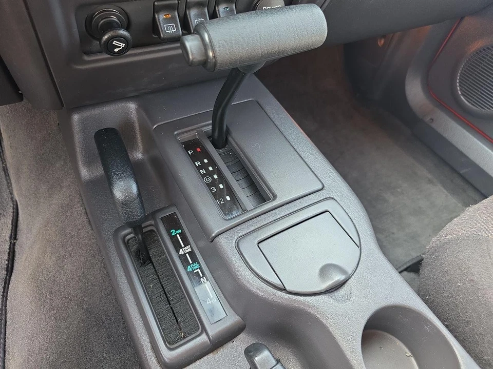 2000 Jeep XJ Cherokee - Image 10 of 31