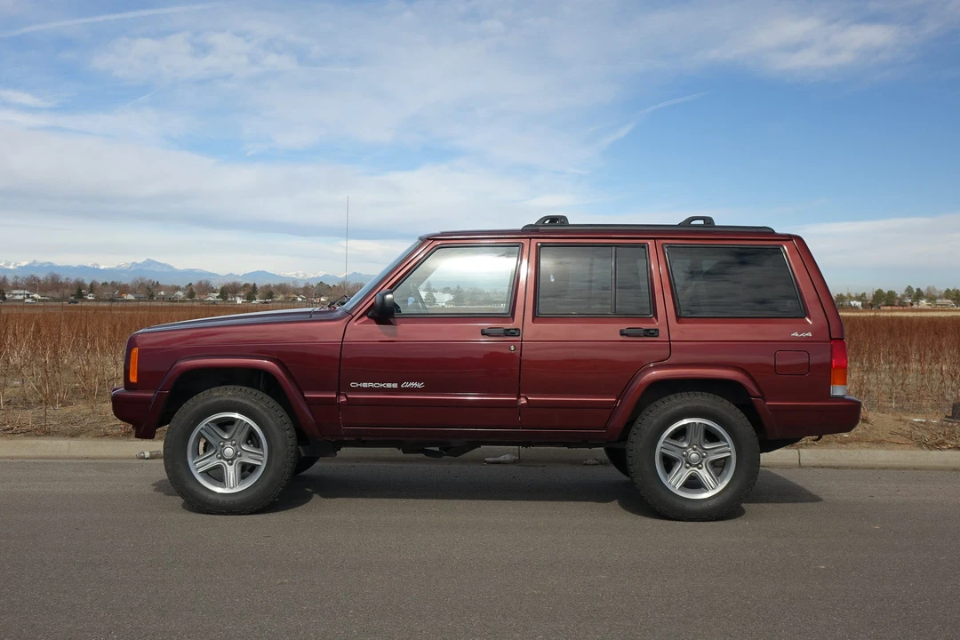 2000 Jeep XJ Cherokee - Image 9 of 31