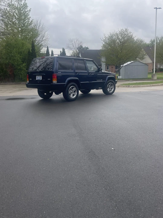 2000 Jeep XJ Cherokee - Image 7 of 31