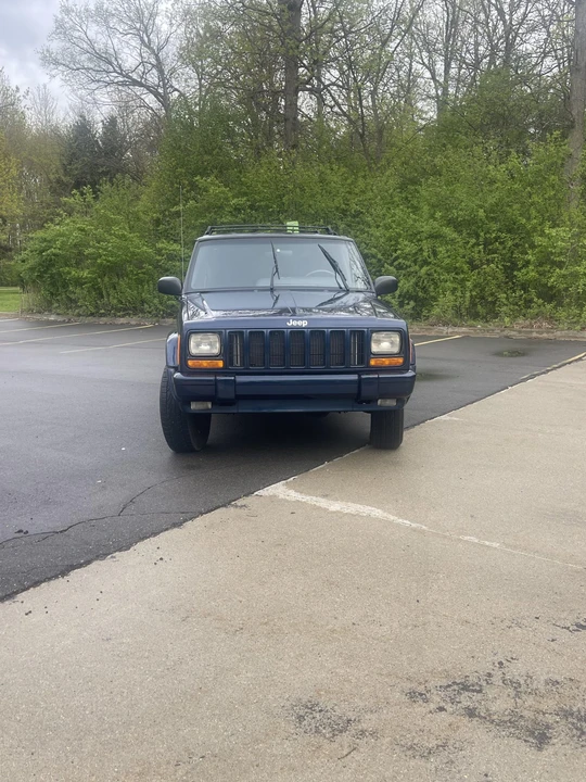 2000 Jeep XJ Cherokee - Image 2 of 31