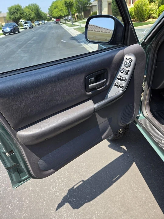 2000 Jeep XJ Cherokee - Image 25 of 31