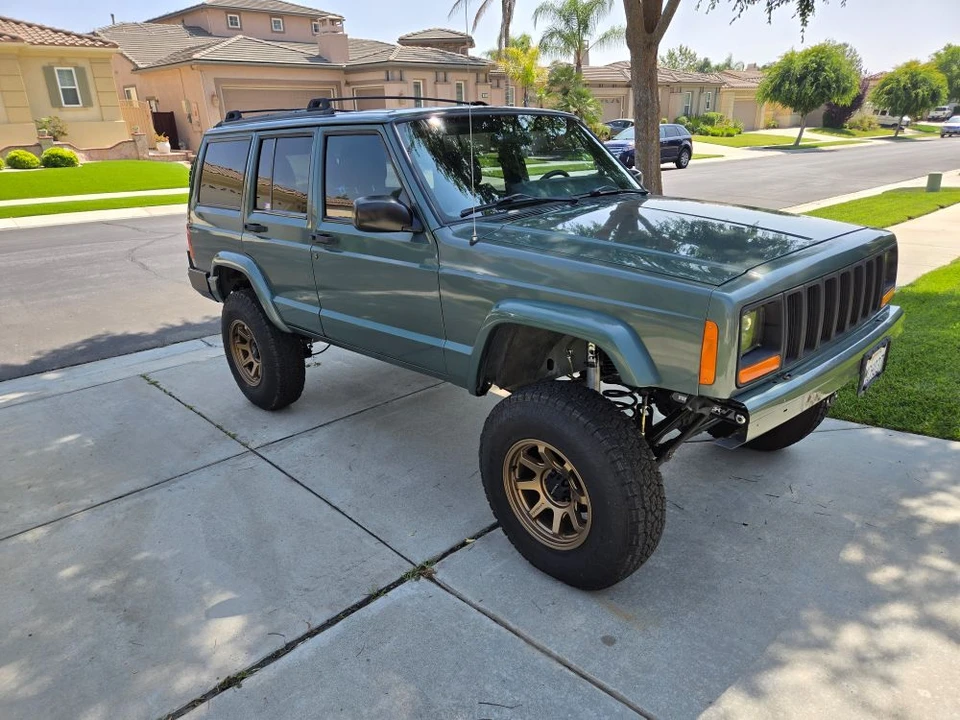 2000 Jeep XJ Cherokee - Image 2 of 31