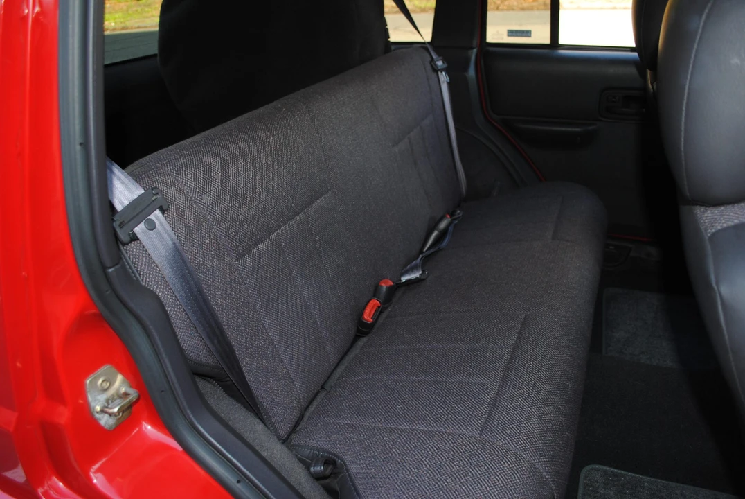 2000 Jeep XJ Cherokee - Image 25 of 31