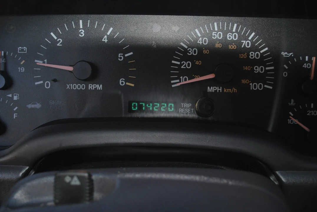 2000 Jeep XJ Cherokee - Image 27 of 31