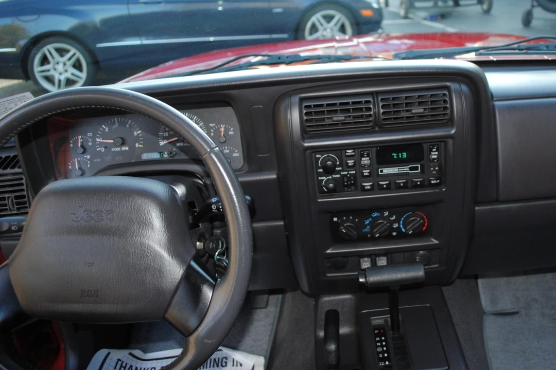 2000 Jeep XJ Cherokee - Image 26 of 31