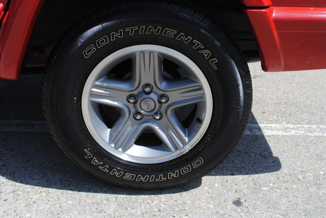 2000 Jeep XJ Cherokee - Image 17 of 31