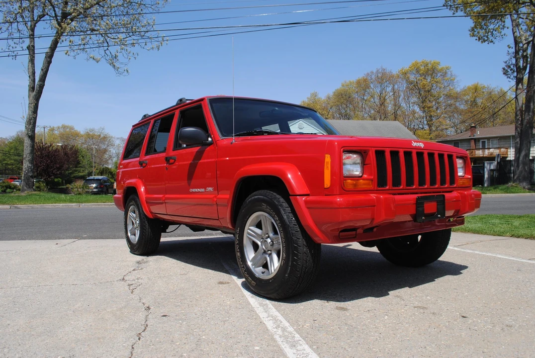 2000 Jeep XJ Cherokee - Image 2 of 31