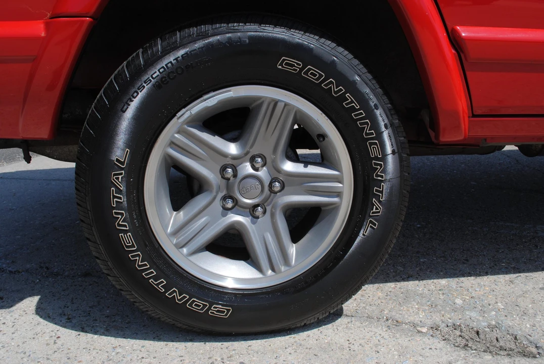 2000 Jeep XJ Cherokee - Image 18 of 31