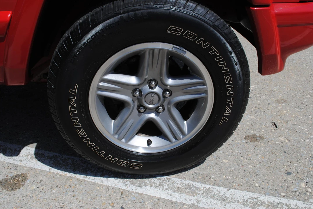 2000 Jeep XJ Cherokee - Image 19 of 31