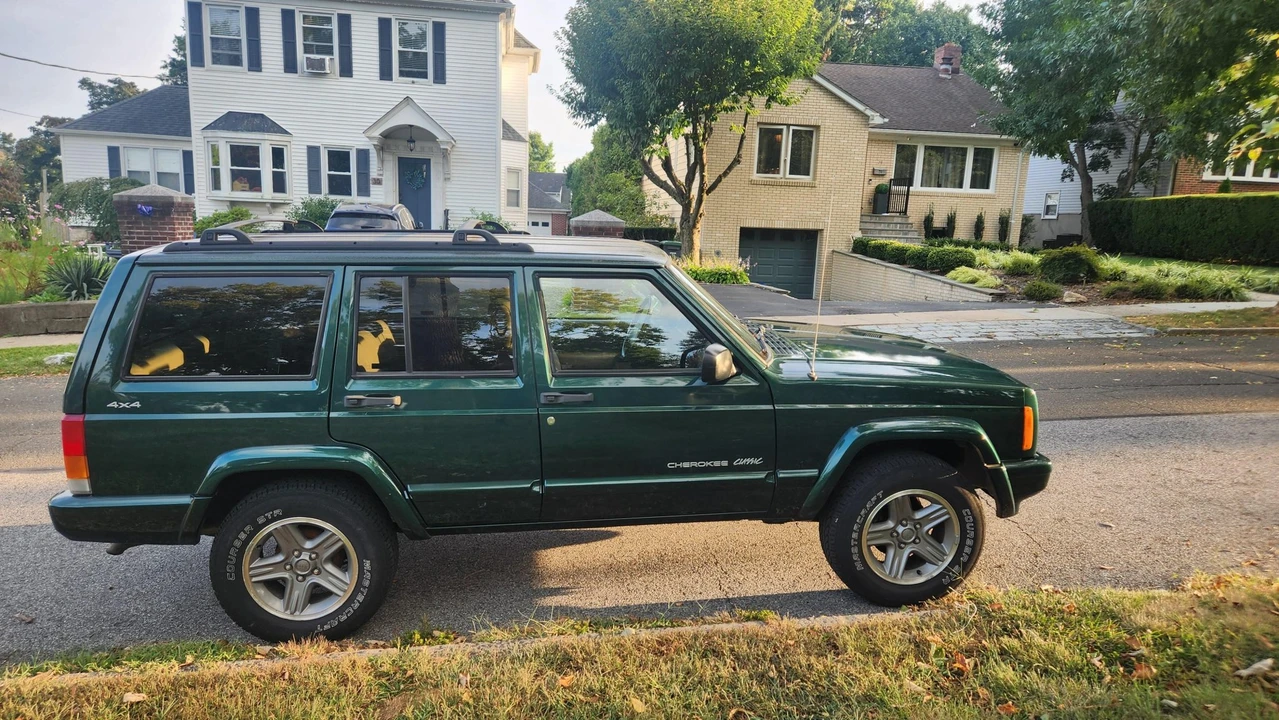 2000 Jeep XJ Cherokee - Image 13 of 31