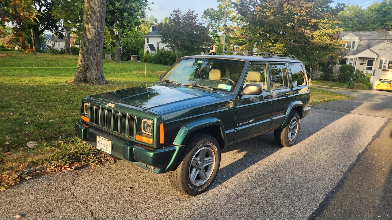 2000 Jeep XJ Cherokee - Image 2 of 31
