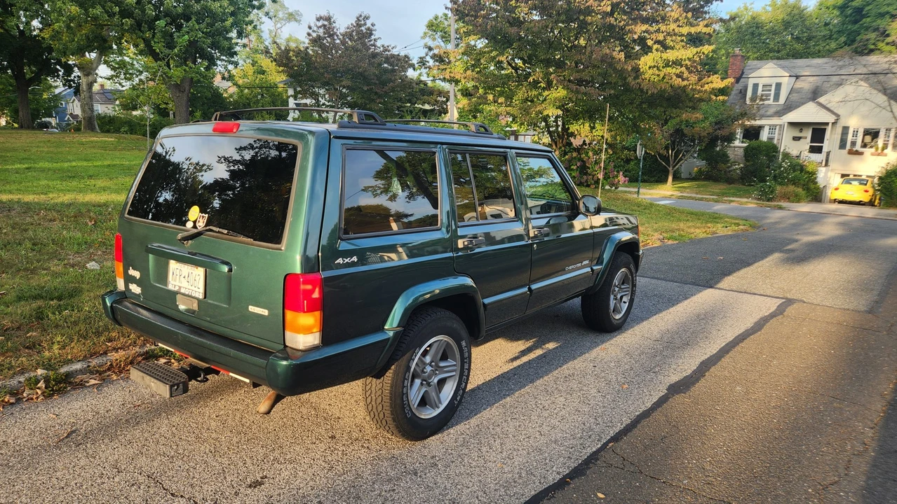 2000 Jeep XJ Cherokee - Image 10 of 31