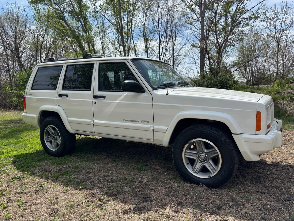 2000 Jeep XJ Cherokee - Image 5 of 31