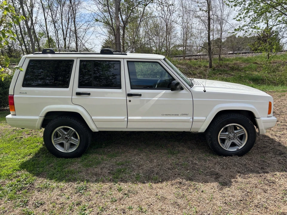 2000 Jeep XJ Cherokee - Image 6 of 31
