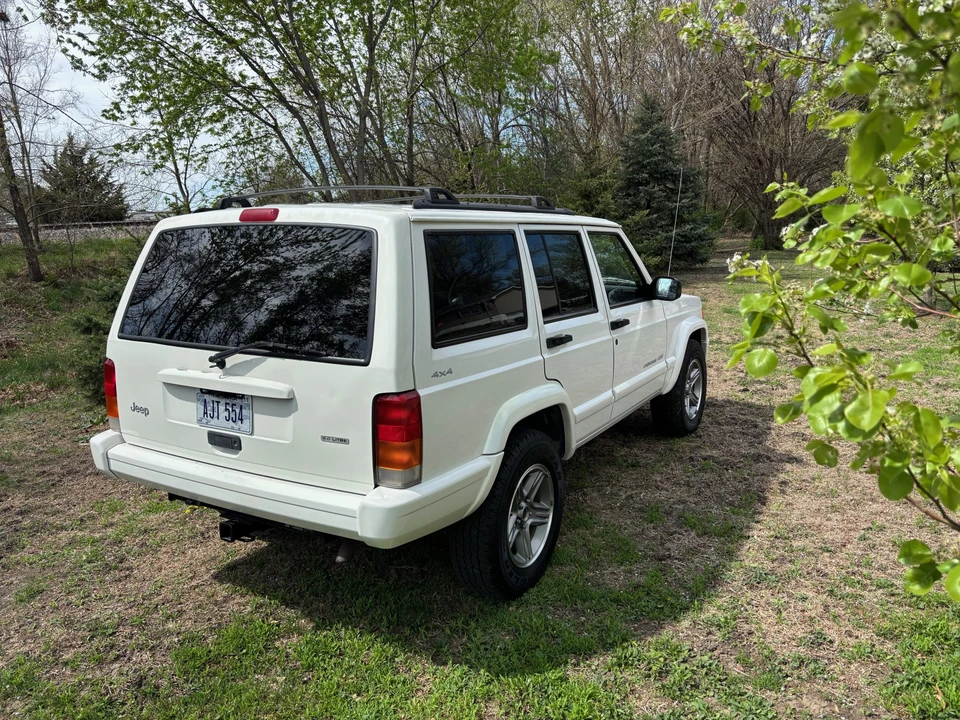 2000 Jeep XJ Cherokee - Image 7 of 31