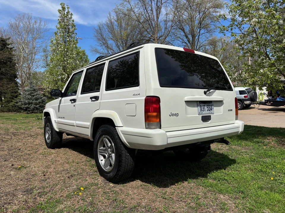 2000 Jeep XJ Cherokee - Image 9 of 31