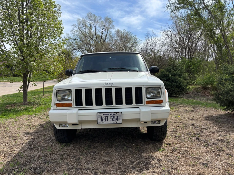 2000 Jeep XJ Cherokee - Image 2 of 31