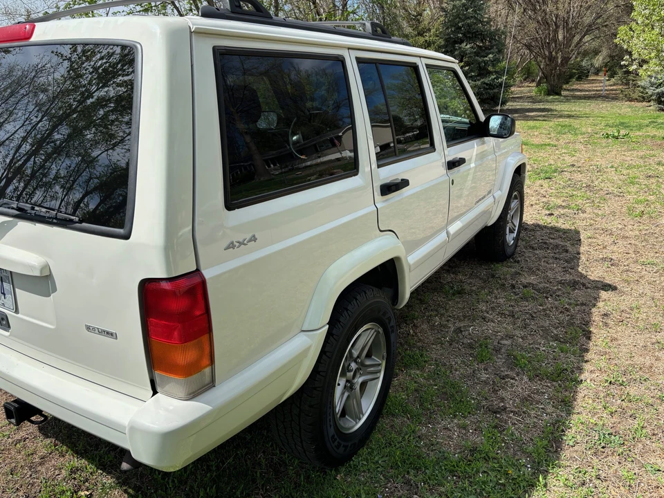 2000 Jeep XJ Cherokee - Image 23 of 31