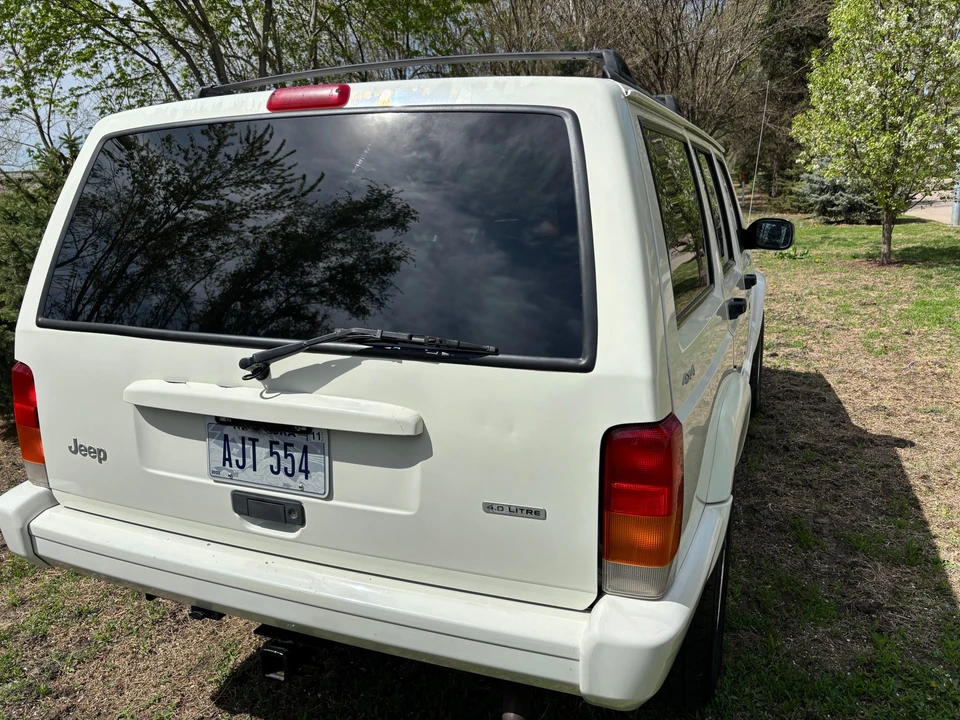 2000 Jeep XJ Cherokee - Image 22 of 31