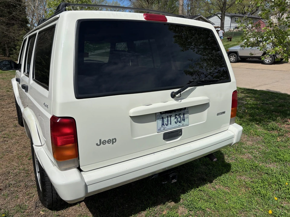 2000 Jeep XJ Cherokee - Image 19 of 31