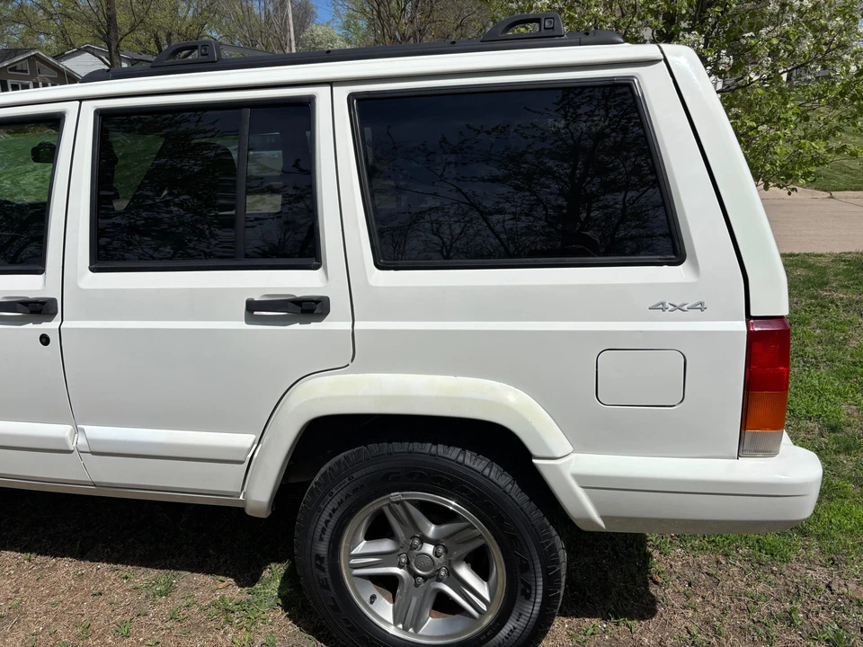 2000 Jeep XJ Cherokee - Image 15 of 31