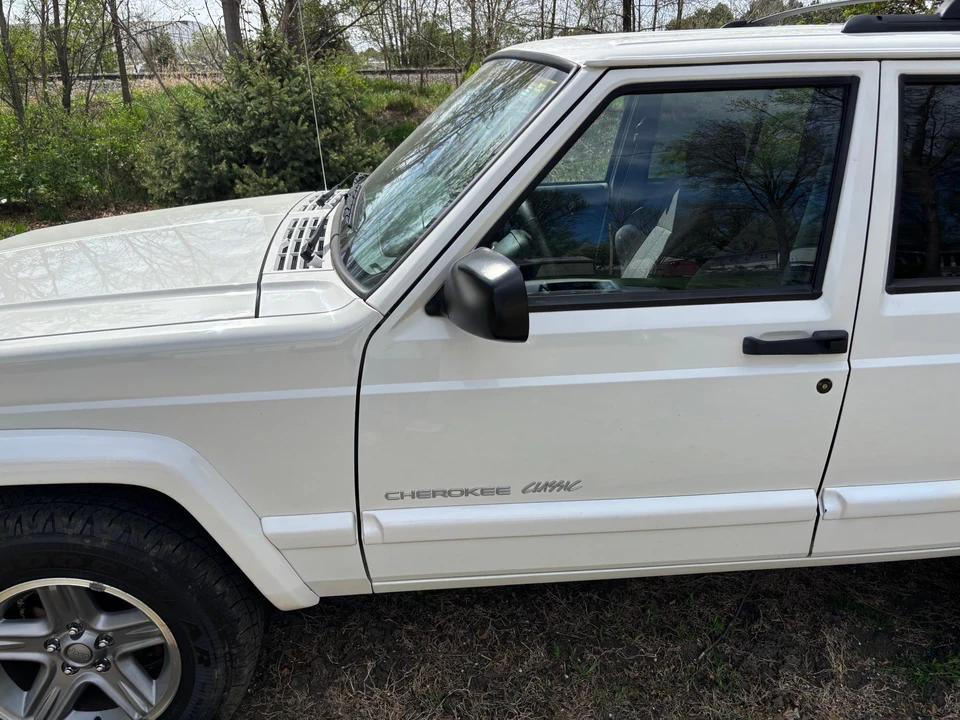 2000 Jeep XJ Cherokee - Image 13 of 31