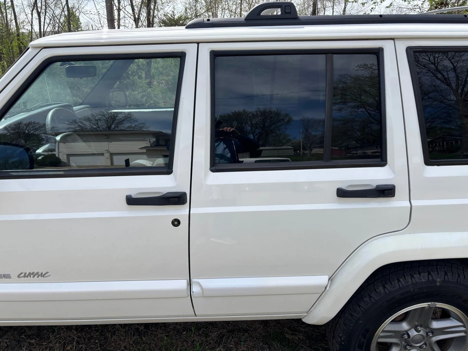 2000 Jeep XJ Cherokee - Image 14 of 31