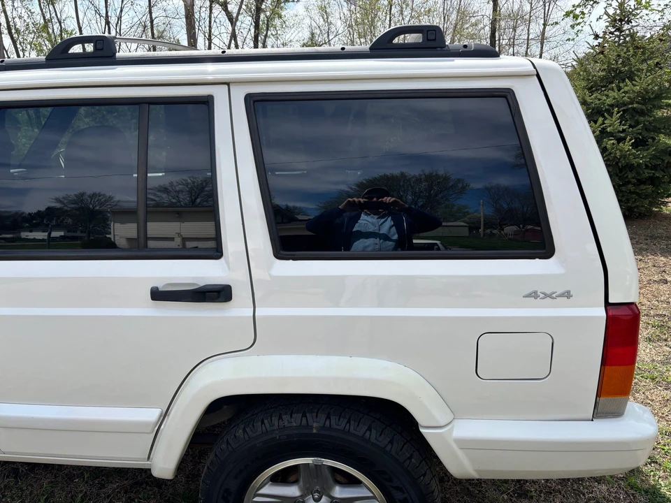 2000 Jeep XJ Cherokee - Image 16 of 31