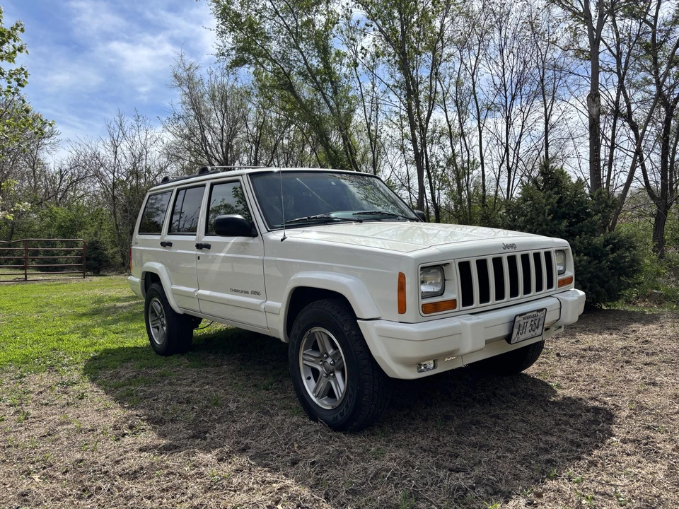 2000 Jeep XJ Cherokee - Image 4 of 31