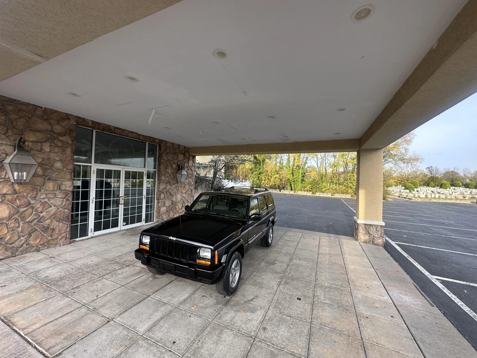 2000 Jeep XJ Cherokee - Image 4 of 31