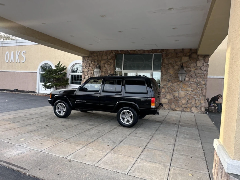2000 Jeep XJ Cherokee - Image 8 of 31