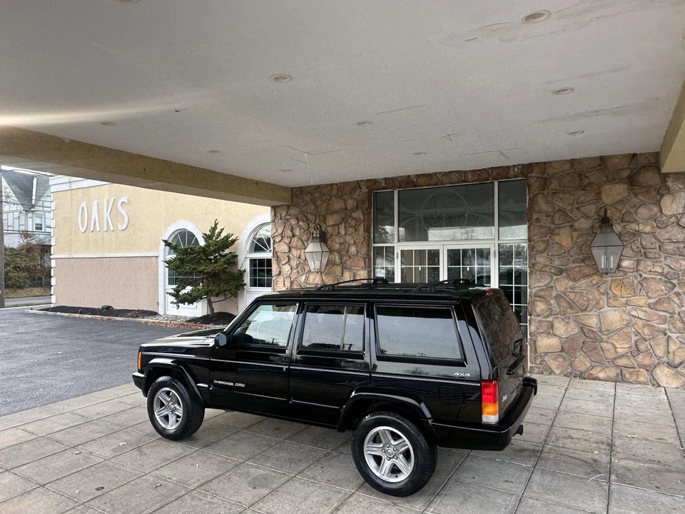 2000 Jeep XJ Cherokee - Image 9 of 31