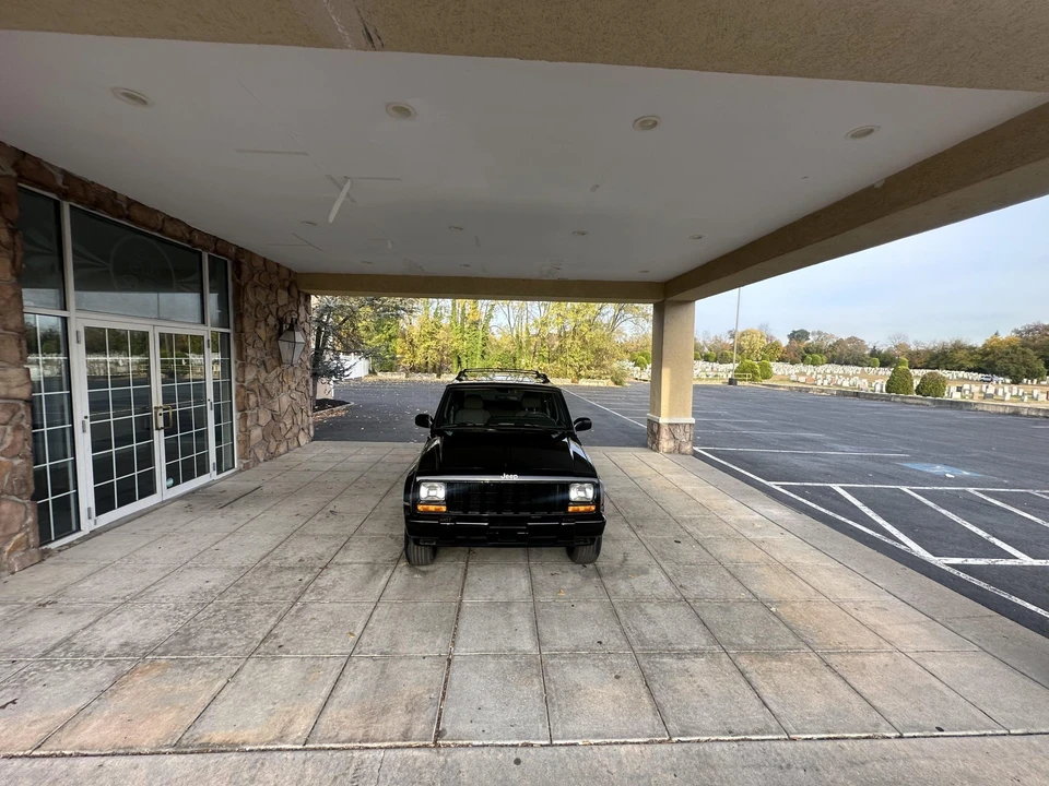 2000 Jeep XJ Cherokee - Image 3 of 31