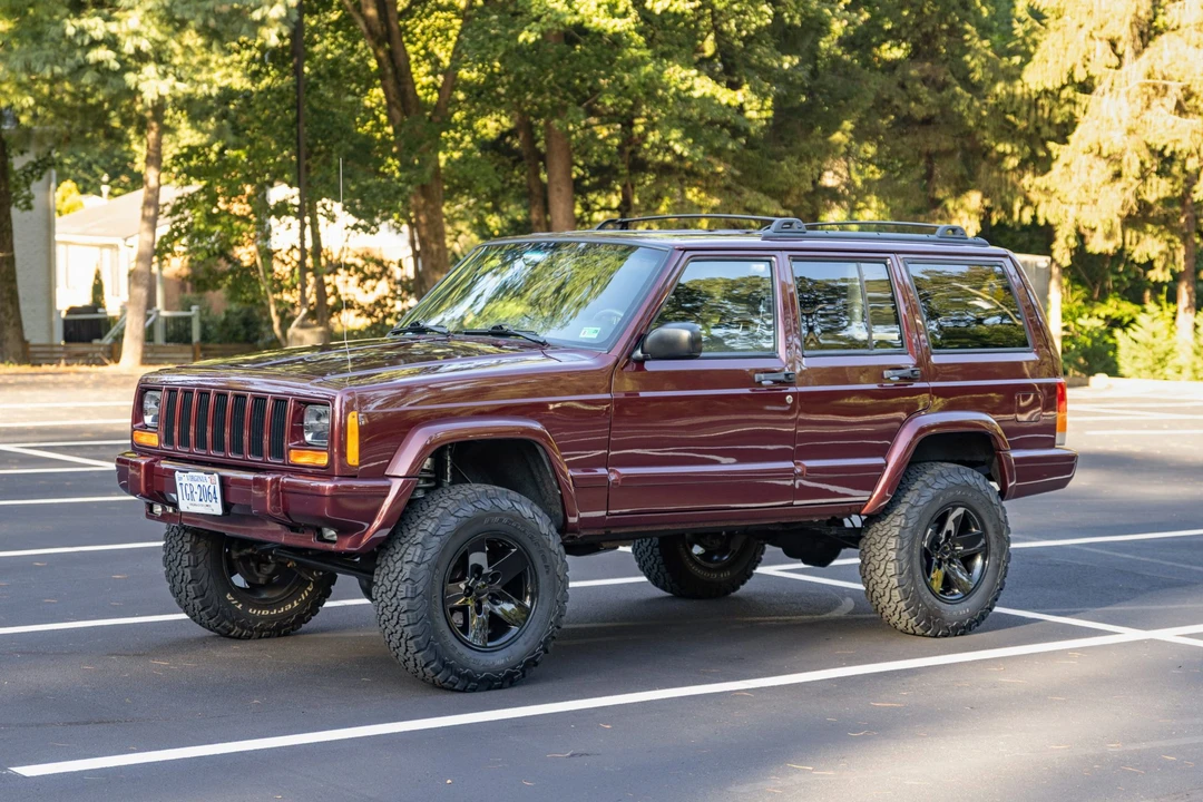2000 Jeep XJ Cherokee - Image 2 of 31