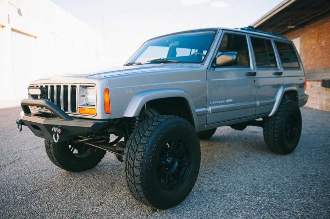 2000 Jeep XJ Cherokee - Image 19 of 31