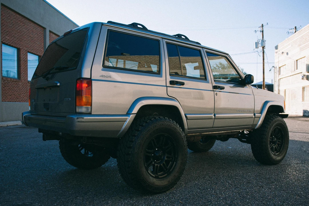 2000 Jeep XJ Cherokee - Image 4 of 31