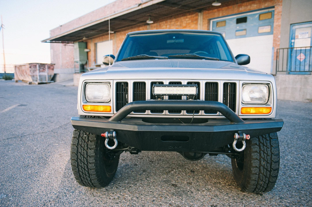 2000 Jeep XJ Cherokee - Image 7 of 31
