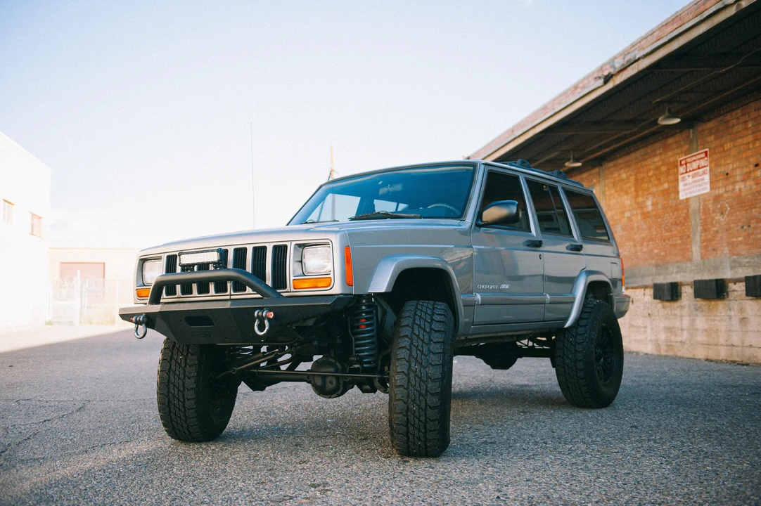 2000 Jeep XJ Cherokee - Image 16 of 31