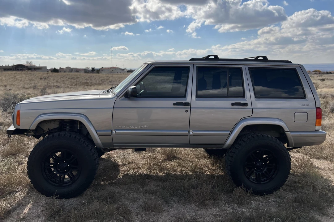 2000 Jeep XJ Cherokee - Image 3 of 31