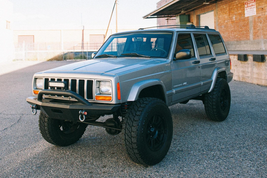 2000 Jeep XJ Cherokee - Image 13 of 31