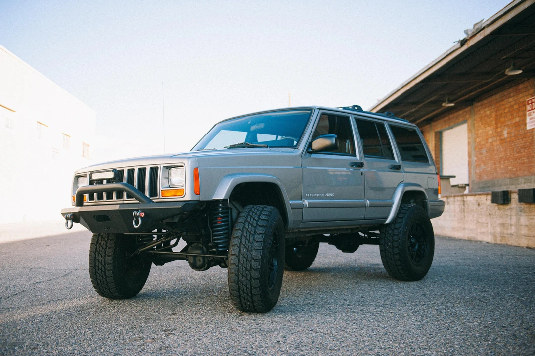 2000 Jeep XJ Cherokee - Image 17 of 31