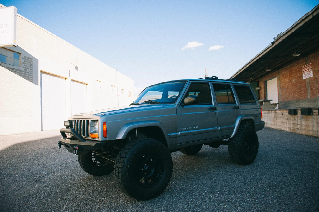2000 Jeep XJ Cherokee - Image 23 of 31