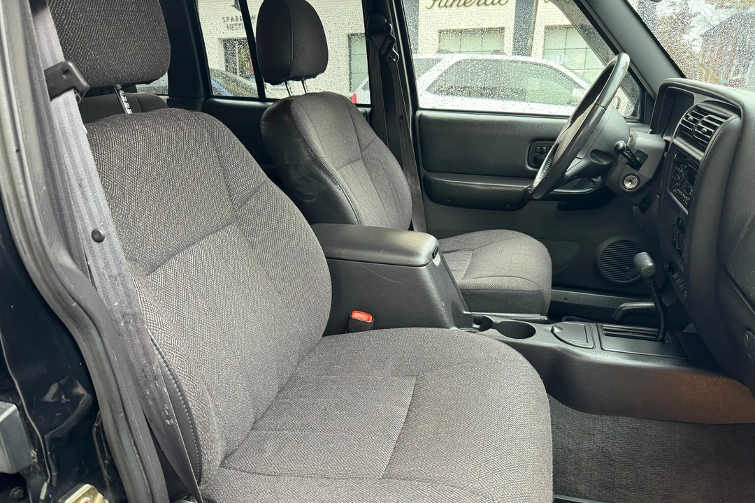 2000 Jeep XJ Cherokee - Image 27 of 31