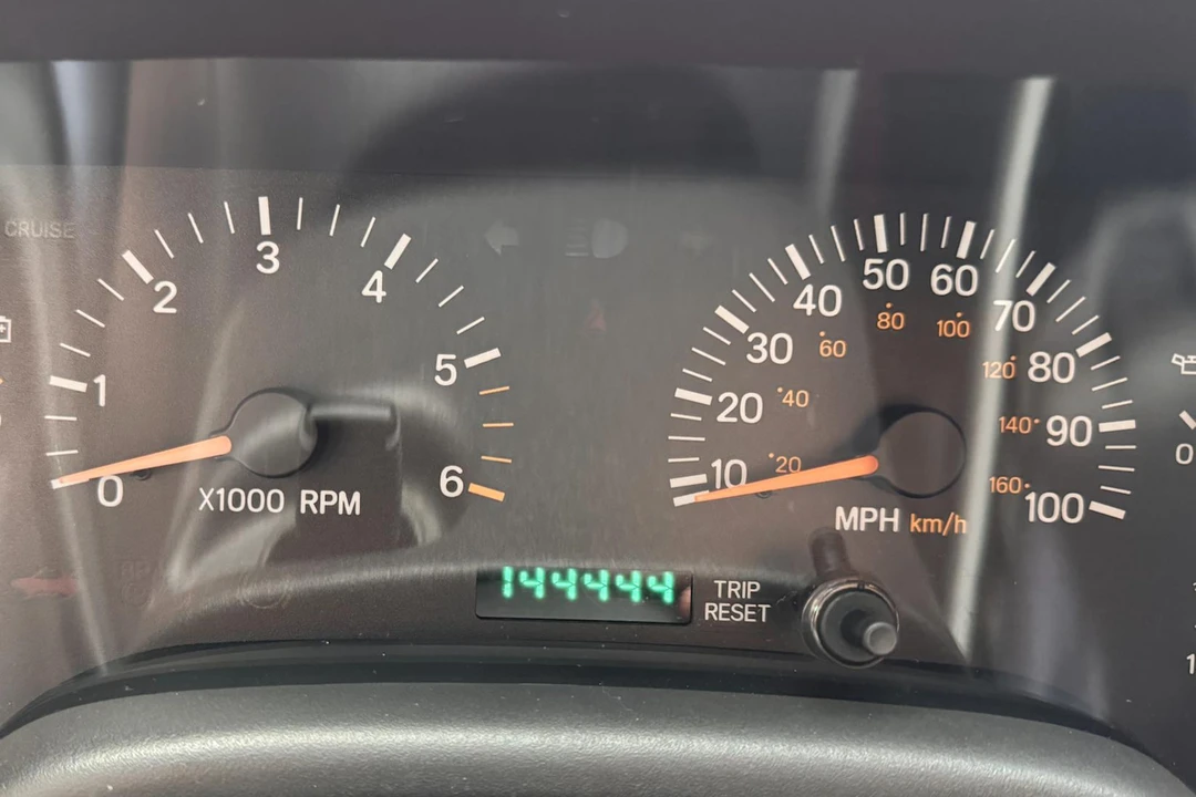 2000 Jeep XJ Cherokee - Image 29 of 31