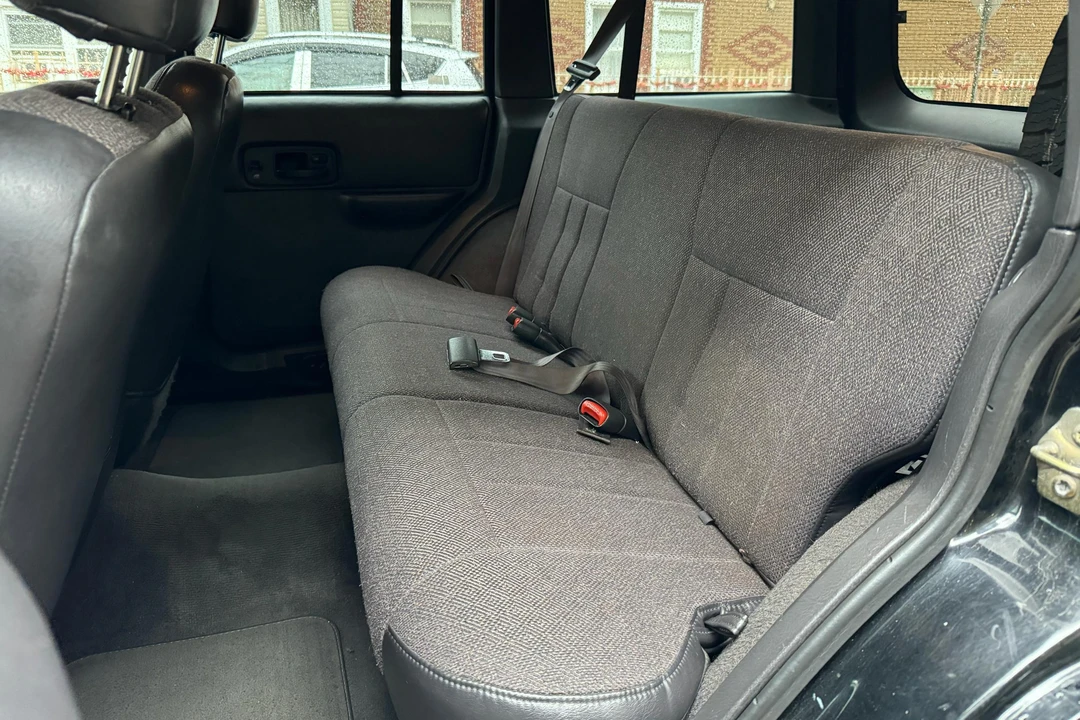 2000 Jeep XJ Cherokee - Image 28 of 31