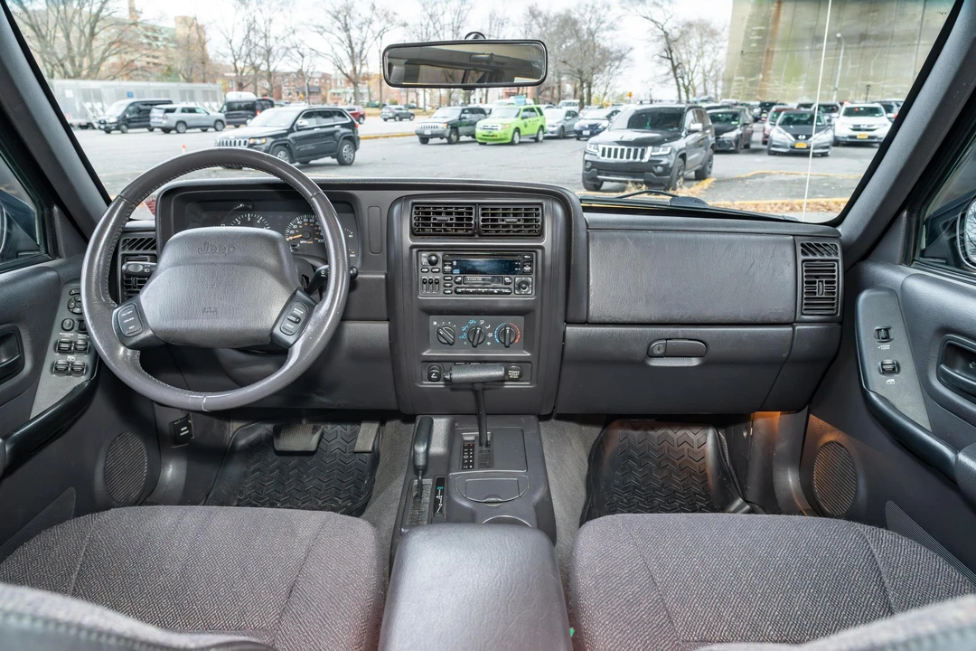 2000 Jeep XJ Cherokee - Image 26 of 31